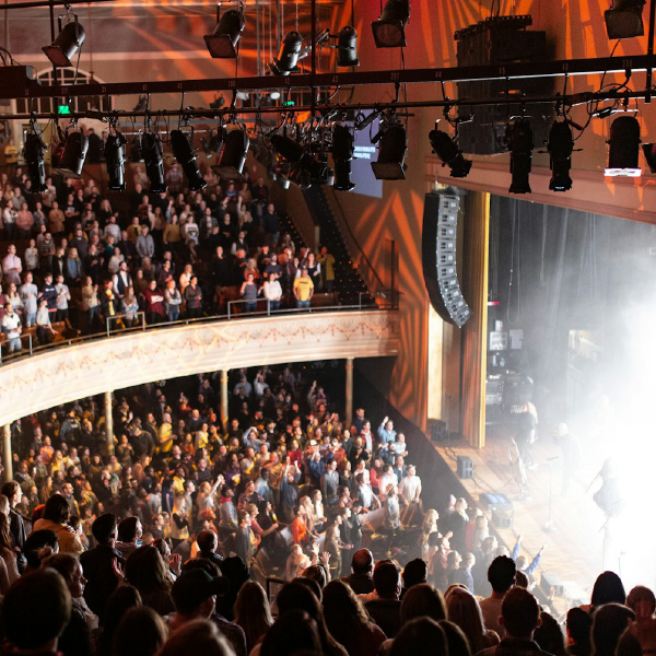 Crowd in Ryman Auditorium